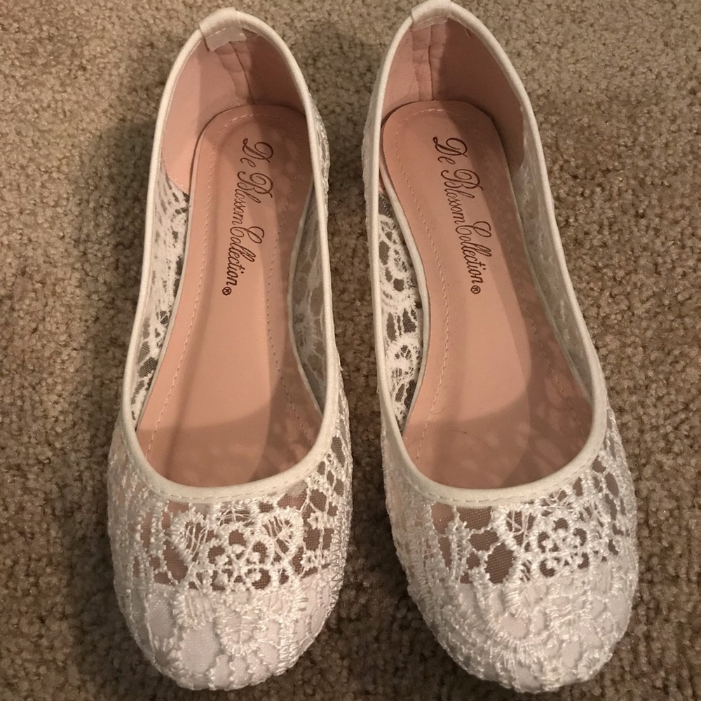 De Blossom lace flats